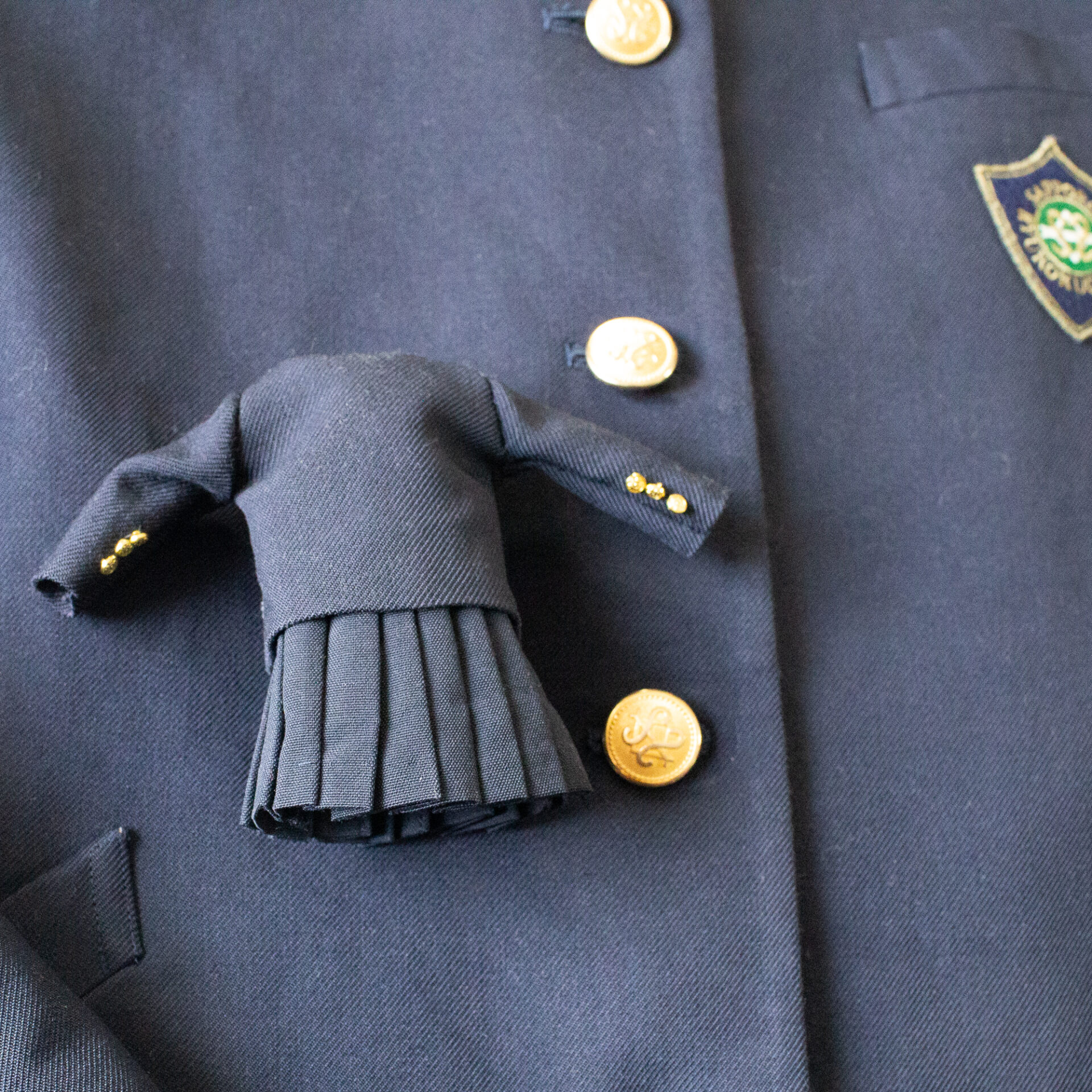 ご質問へのお答え：ミニチュア制服の後ろ姿